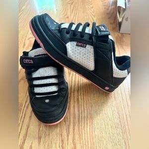 RARE Women’s CIRCA CXW205 skateboarding sneakers size 8.5